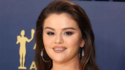 selena gomez nides|Selena Gomez deletes racy snap after embarrassing wardrobe。